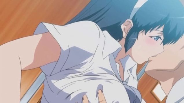 【エロアニメ】好きな幼馴染の背後でノーパン授業に耐えた放課後。下着を取り戻す為に更衣室へ向かうと待ち伏せた男に秘部を撮られ初めての口唇を奪われた。